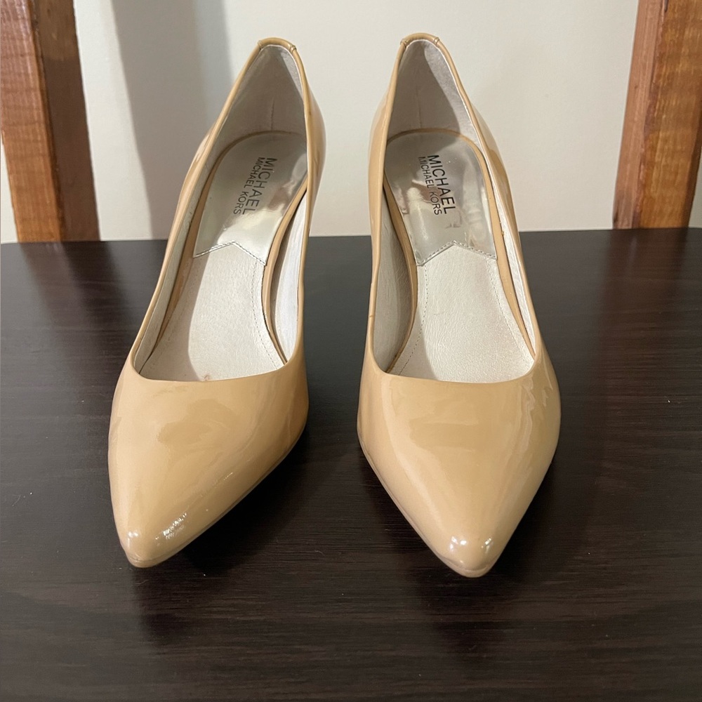 Michael Kors Dorothy Flex Natural Heels